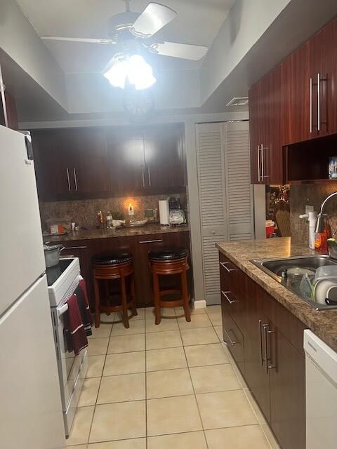 На продажу: $299,000 (2 спален, 2 ванн, 1034 Квадратных фут)