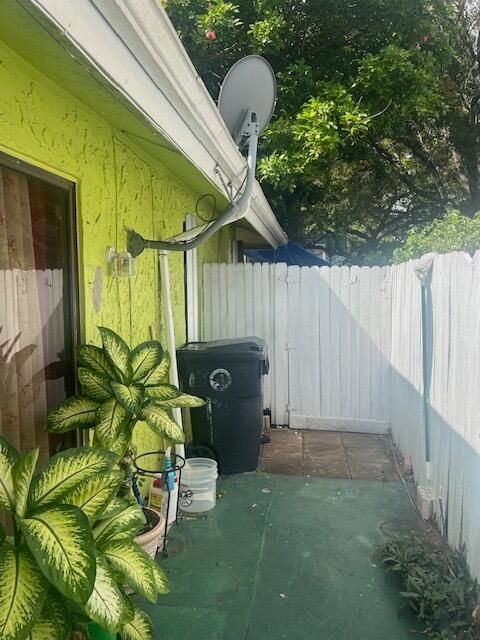 На продажу: $299,000 (2 спален, 2 ванн, 1034 Квадратных фут)