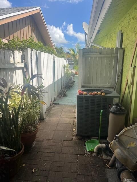 На продажу: $299,000 (2 спален, 2 ванн, 1034 Квадратных фут)