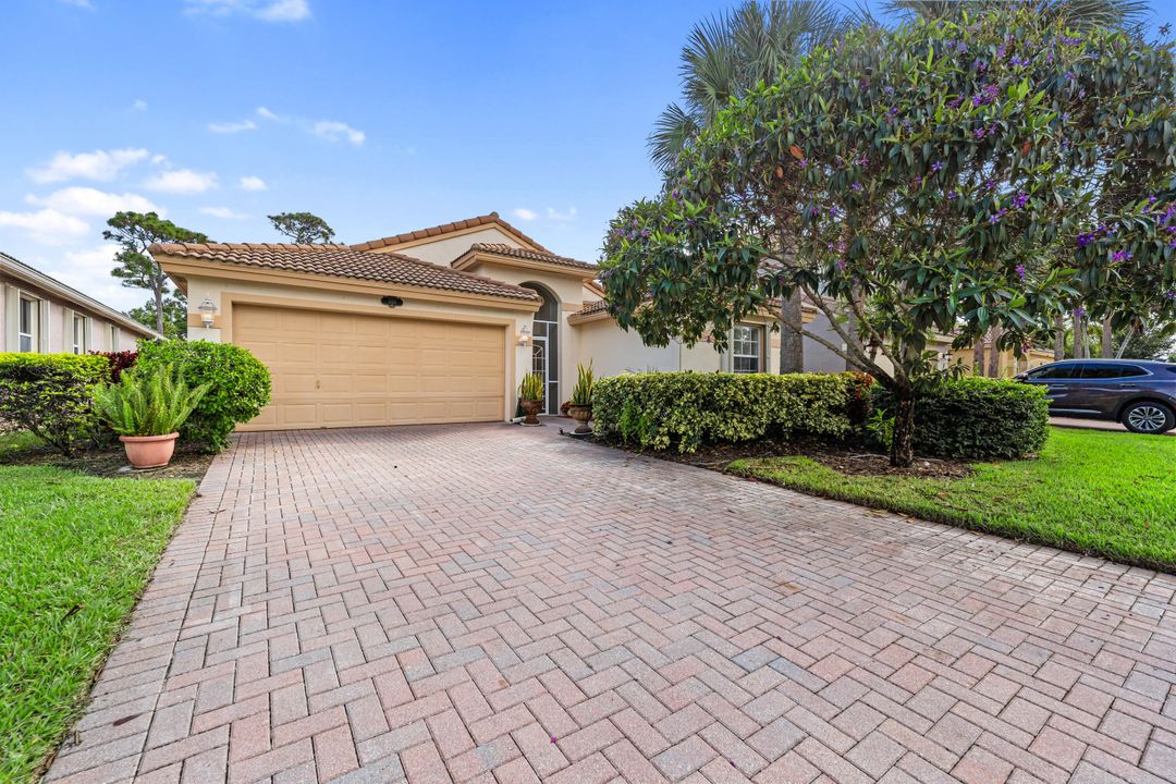 For Sale: $535,000 (3 beds, 2 baths, 2026 Square Feet)