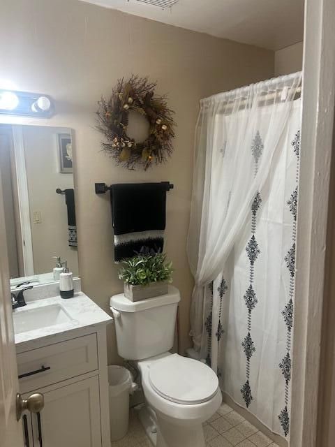 На продажу: $299,000 (2 спален, 2 ванн, 1034 Квадратных фут)