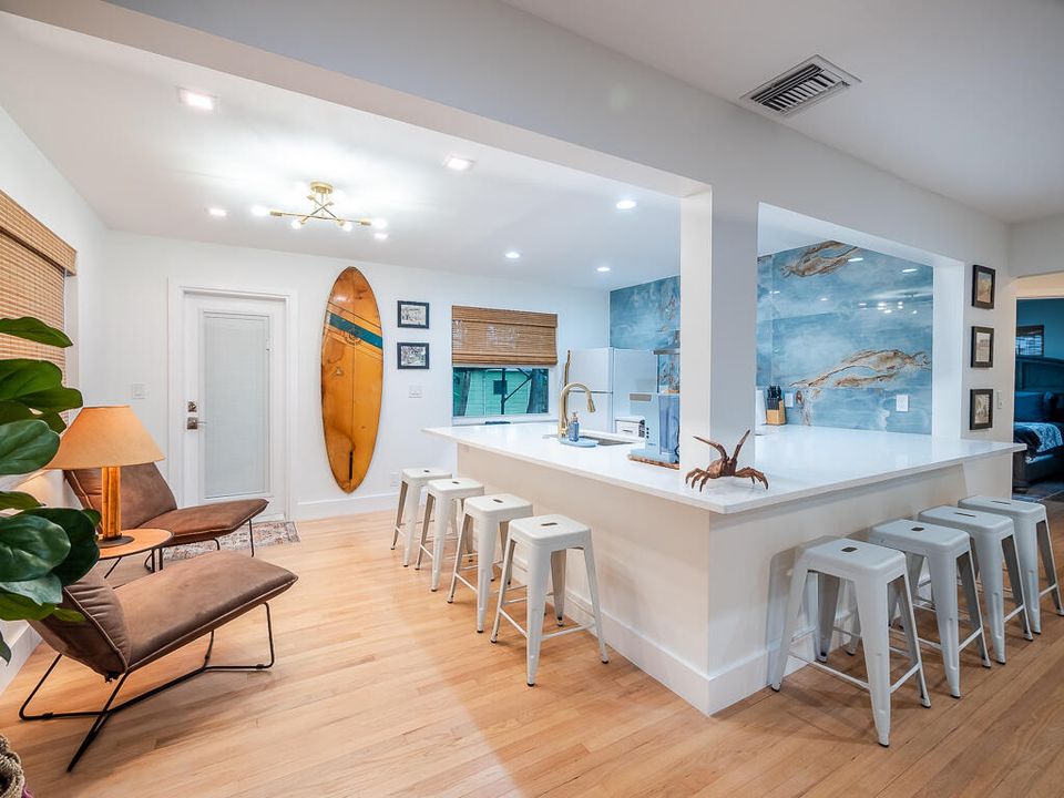 Recently Rented: $3,500 (2 beds, 1 baths, 1008 Square Feet)