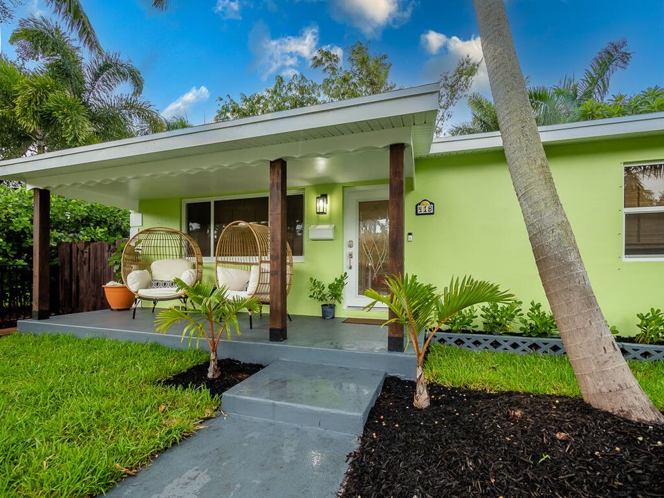 合同活跃: $3,500 (2 贝兹, 1 浴室, 1008 平方英尺)