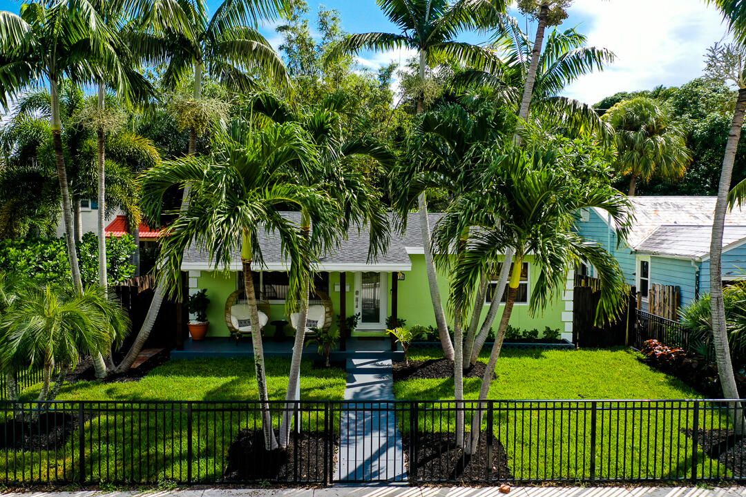 合同活跃: $3,500 (2 贝兹, 1 浴室, 1008 平方英尺)