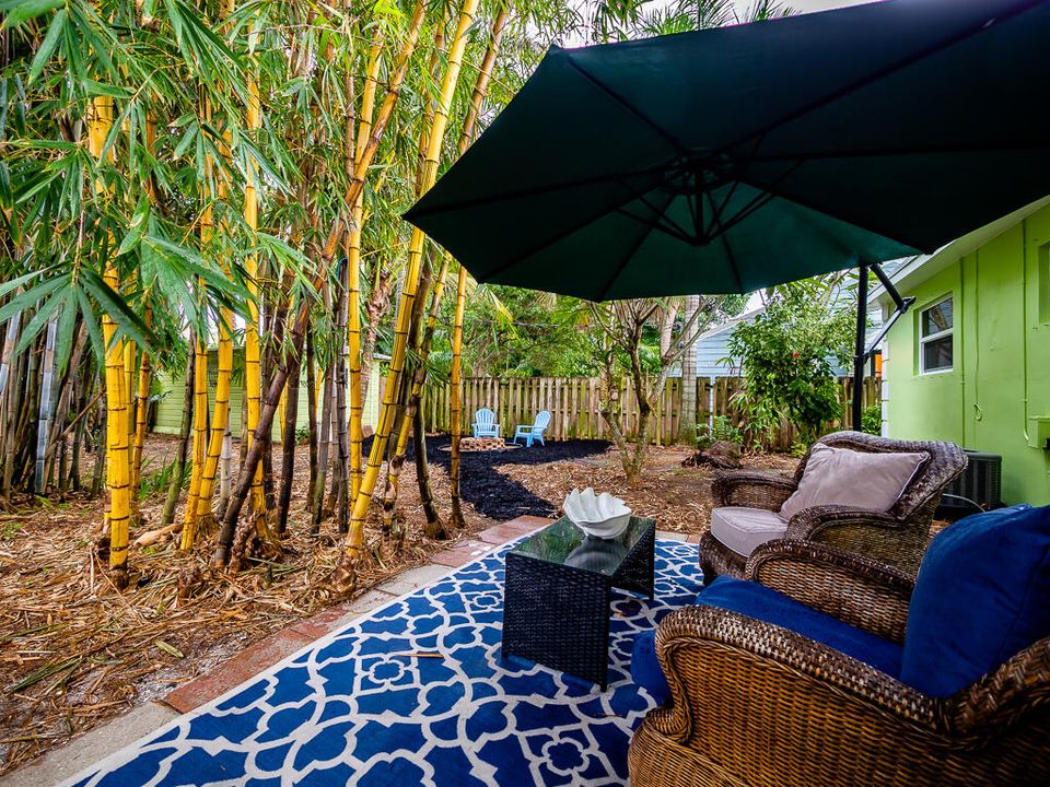 合同活跃: $3,500 (2 贝兹, 1 浴室, 1008 平方英尺)