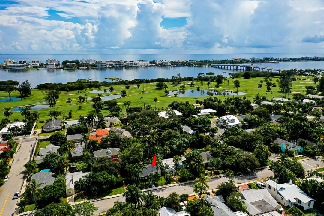 合同活跃: $3,500 (2 贝兹, 1 浴室, 1008 平方英尺)