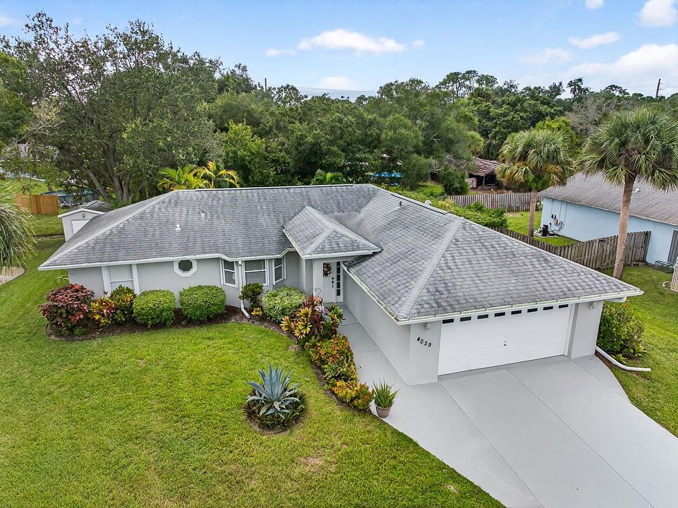 Под контрактом: $339,000 (3 спален, 2 ванн, 1440 Квадратных фут)