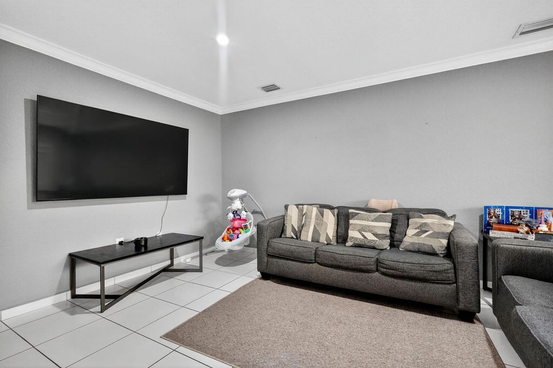 For Sale: $430,000 (3 beds, 2 baths, 1188 Square Feet)