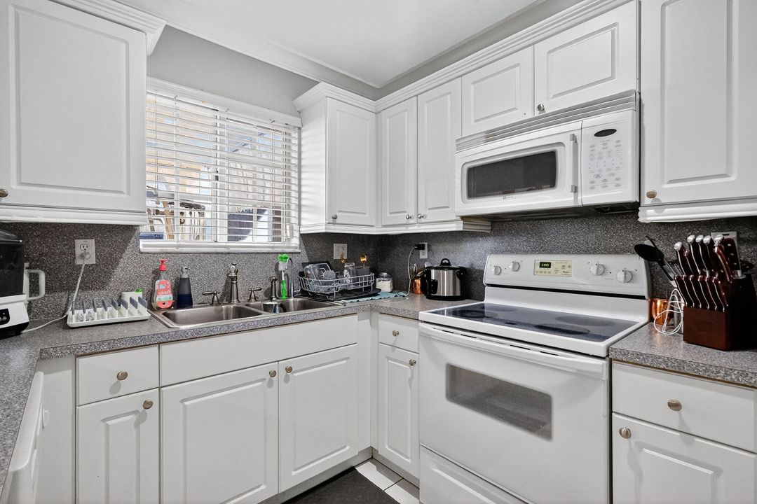 For Sale: $430,000 (3 beds, 2 baths, 1188 Square Feet)