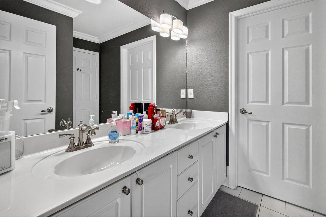 For Sale: $430,000 (3 beds, 2 baths, 1188 Square Feet)