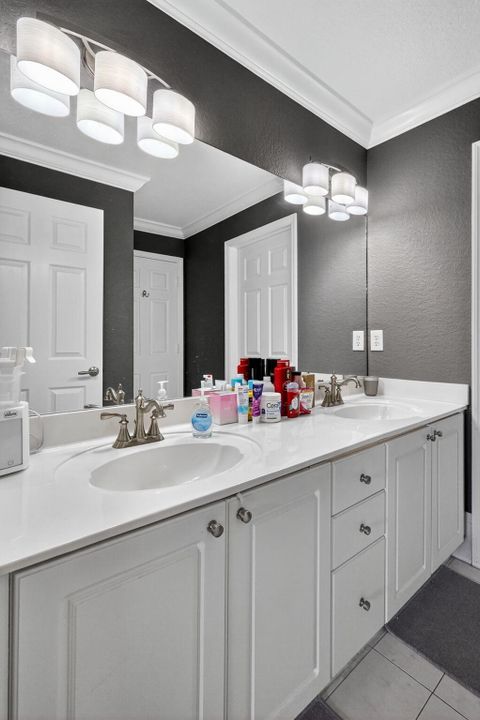 For Sale: $430,000 (3 beds, 2 baths, 1188 Square Feet)