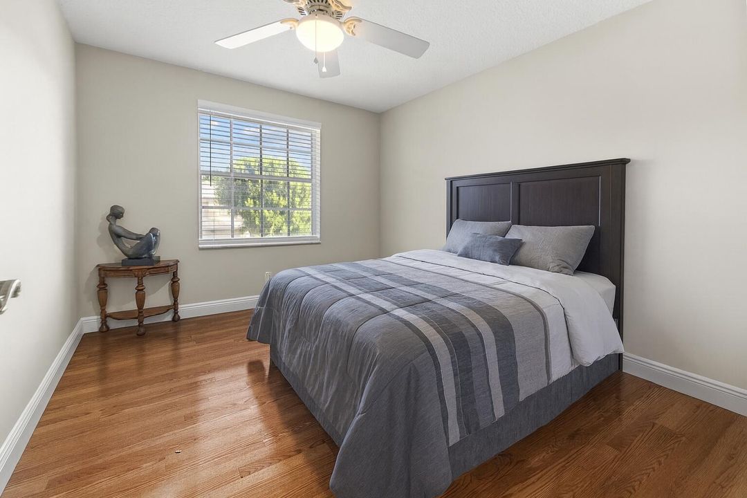 En Venta: $650,000 (4 camas, 2 baños, 2218 Pies cuadrados)