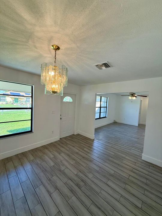 Active With Contract: $299,000 (3 beds, 1 baths, 1108 Square Feet)