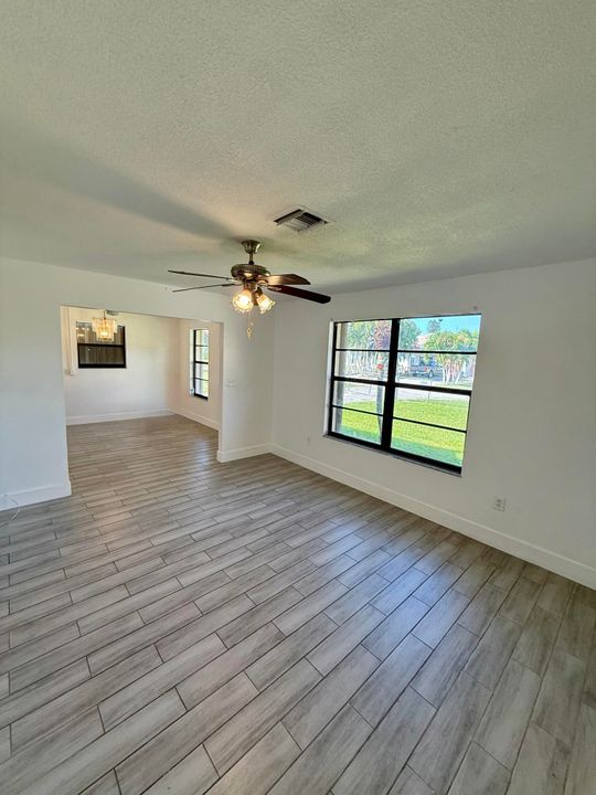 Active With Contract: $299,000 (3 beds, 1 baths, 1108 Square Feet)