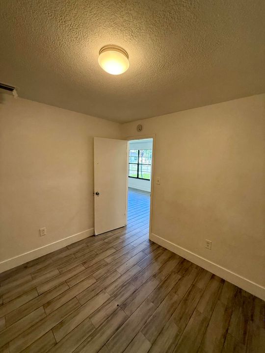 Active With Contract: $299,000 (3 beds, 1 baths, 1108 Square Feet)