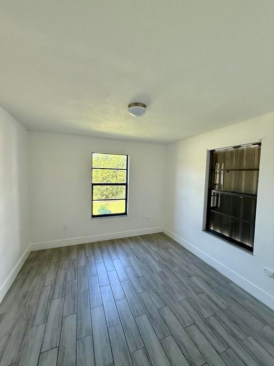 Active With Contract: $299,000 (3 beds, 1 baths, 1108 Square Feet)