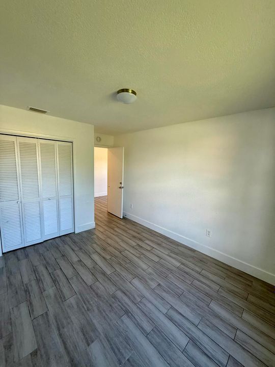 Active With Contract: $299,000 (3 beds, 1 baths, 1108 Square Feet)