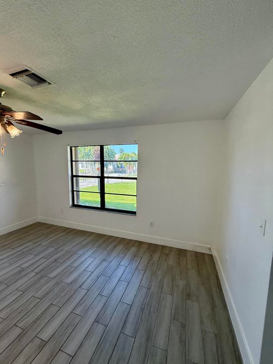 Active With Contract: $299,000 (3 beds, 1 baths, 1108 Square Feet)