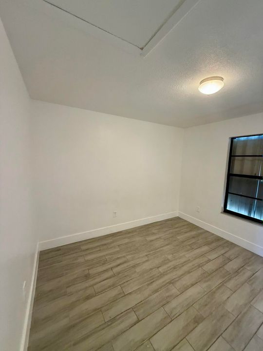 Active With Contract: $299,000 (3 beds, 1 baths, 1108 Square Feet)