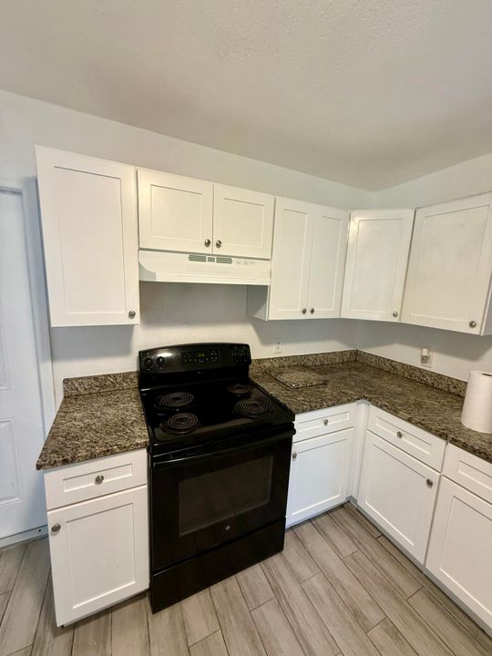 Active With Contract: $299,000 (3 beds, 1 baths, 1108 Square Feet)