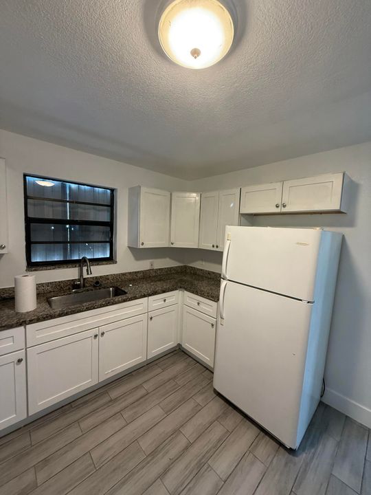 Active With Contract: $299,000 (3 beds, 1 baths, 1108 Square Feet)