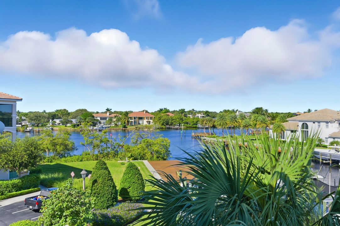 На продажу: $3,349,000 (3 спален, 2 ванн, 2493 Квадратных фут)