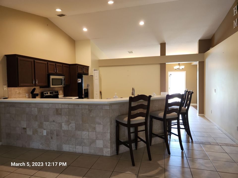 For Rent: $2,750 (4 beds, 2 baths, 2078 Square Feet)