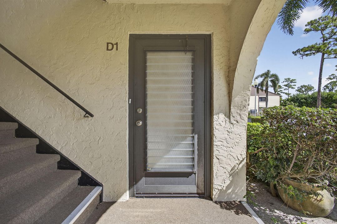 For Sale: $118,000 (1 beds, 1 baths, 818 Square Feet)