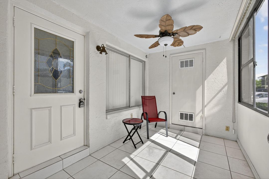 For Sale: $118,000 (1 beds, 1 baths, 818 Square Feet)