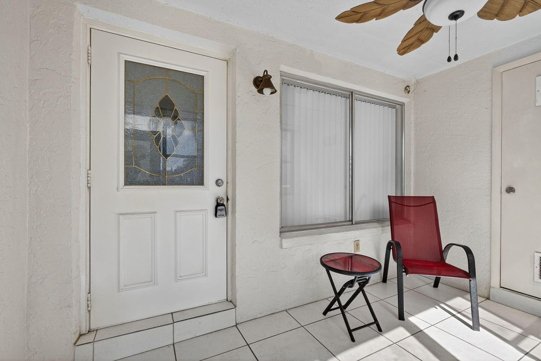 For Sale: $118,000 (1 beds, 1 baths, 818 Square Feet)