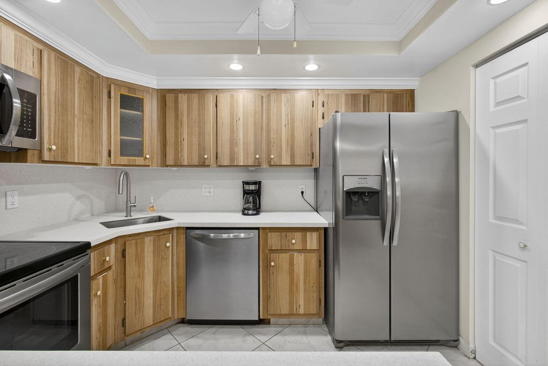 For Sale: $118,000 (1 beds, 1 baths, 818 Square Feet)