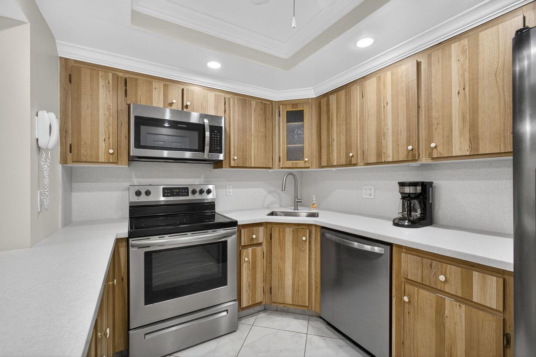 For Sale: $118,000 (1 beds, 1 baths, 818 Square Feet)