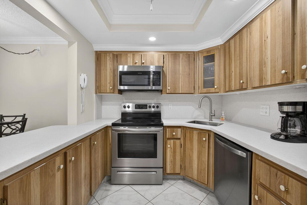 For Sale: $118,000 (1 beds, 1 baths, 818 Square Feet)