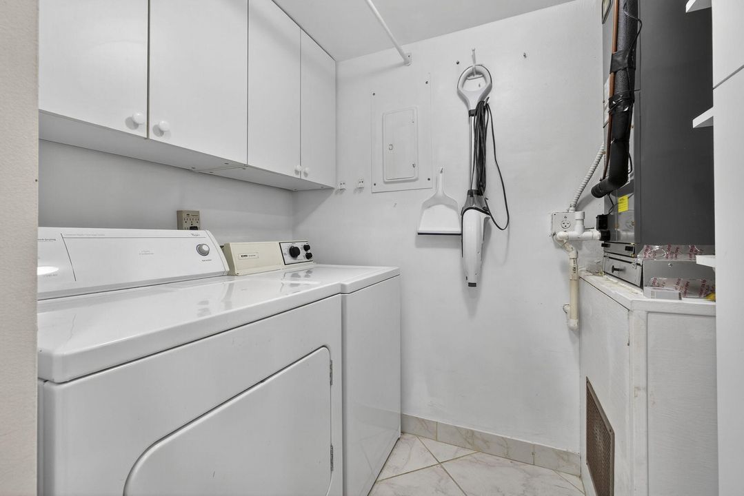 For Sale: $118,000 (1 beds, 1 baths, 818 Square Feet)