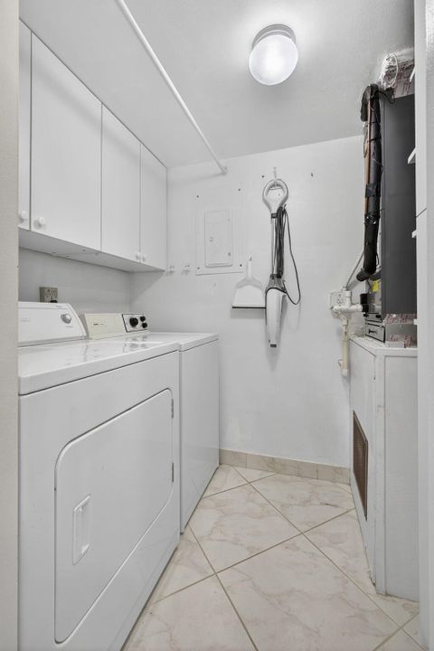 For Sale: $118,000 (1 beds, 1 baths, 818 Square Feet)