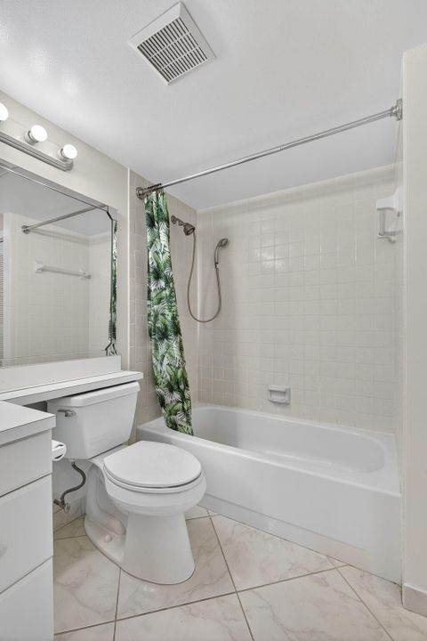 For Sale: $118,000 (1 beds, 1 baths, 818 Square Feet)