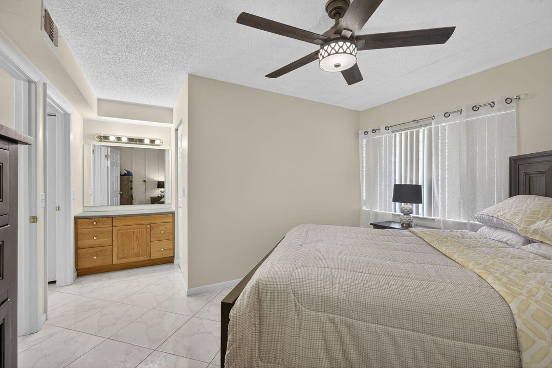 For Sale: $118,000 (1 beds, 1 baths, 818 Square Feet)