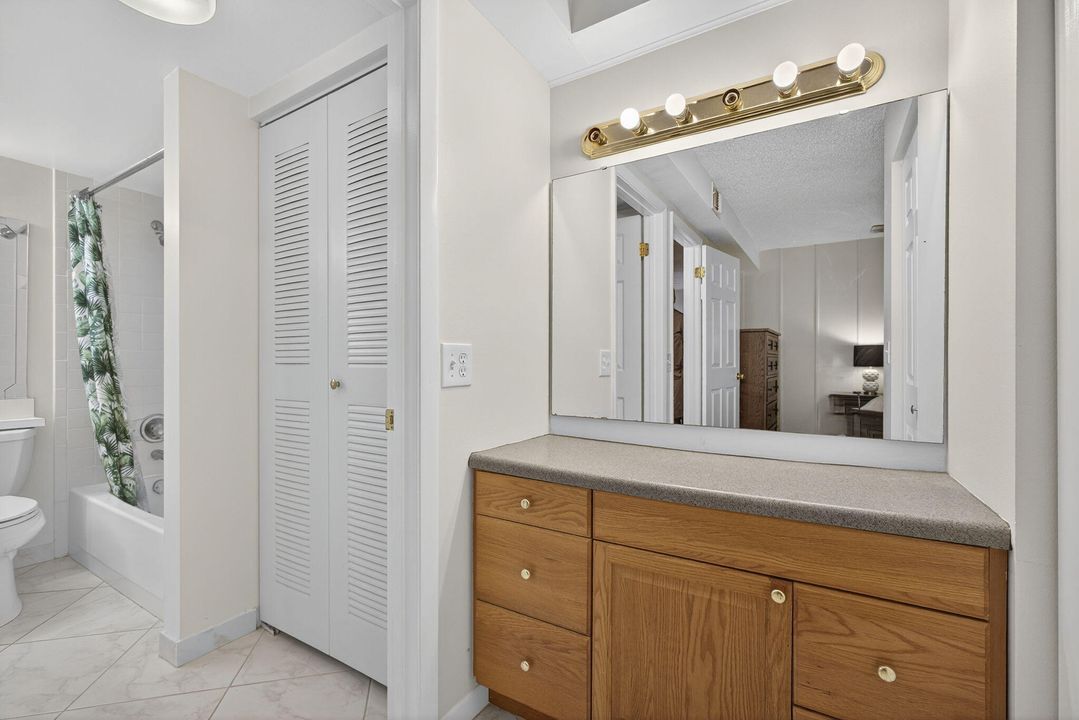 For Sale: $118,000 (1 beds, 1 baths, 818 Square Feet)