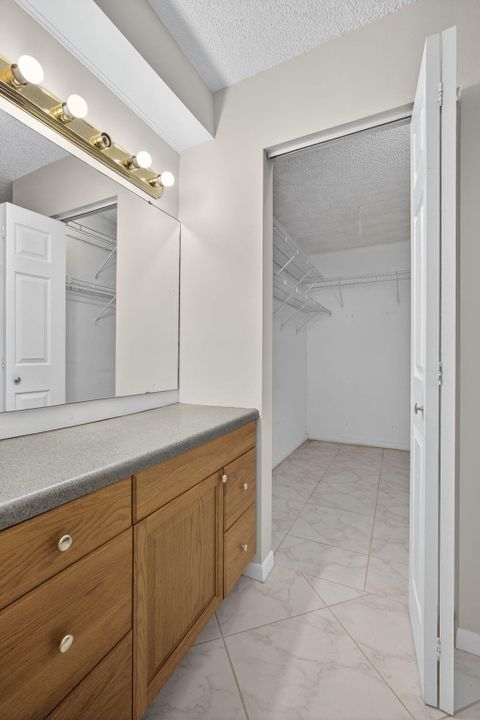 For Sale: $118,000 (1 beds, 1 baths, 818 Square Feet)