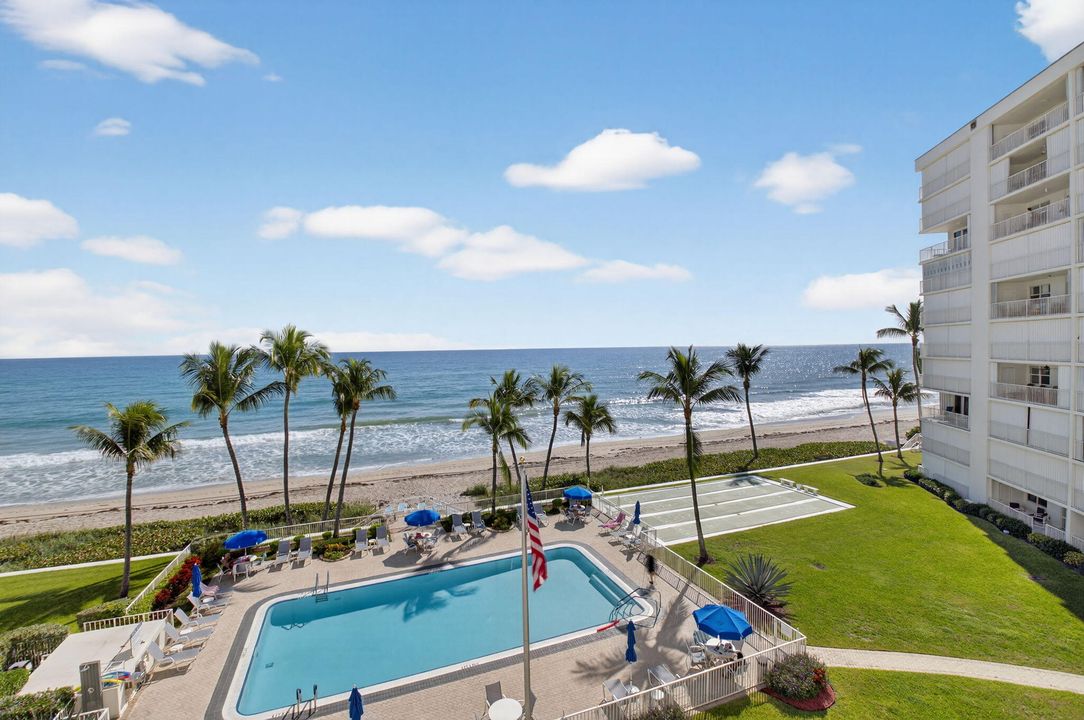 For Sale: $674,900 (2 beds, 2 baths, 988 Square Feet)