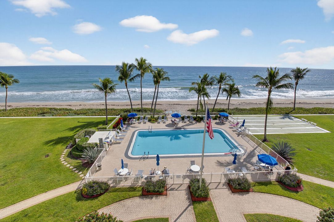 For Sale: $674,900 (2 beds, 2 baths, 988 Square Feet)