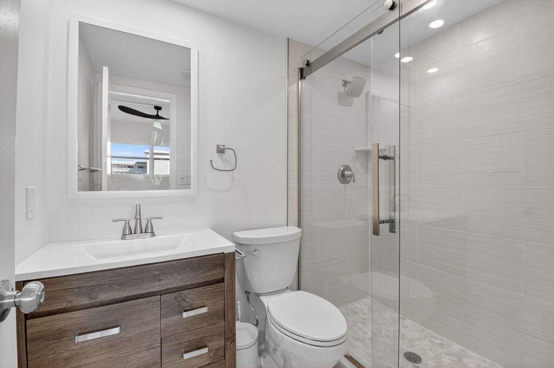 For Sale: $674,900 (2 beds, 2 baths, 988 Square Feet)