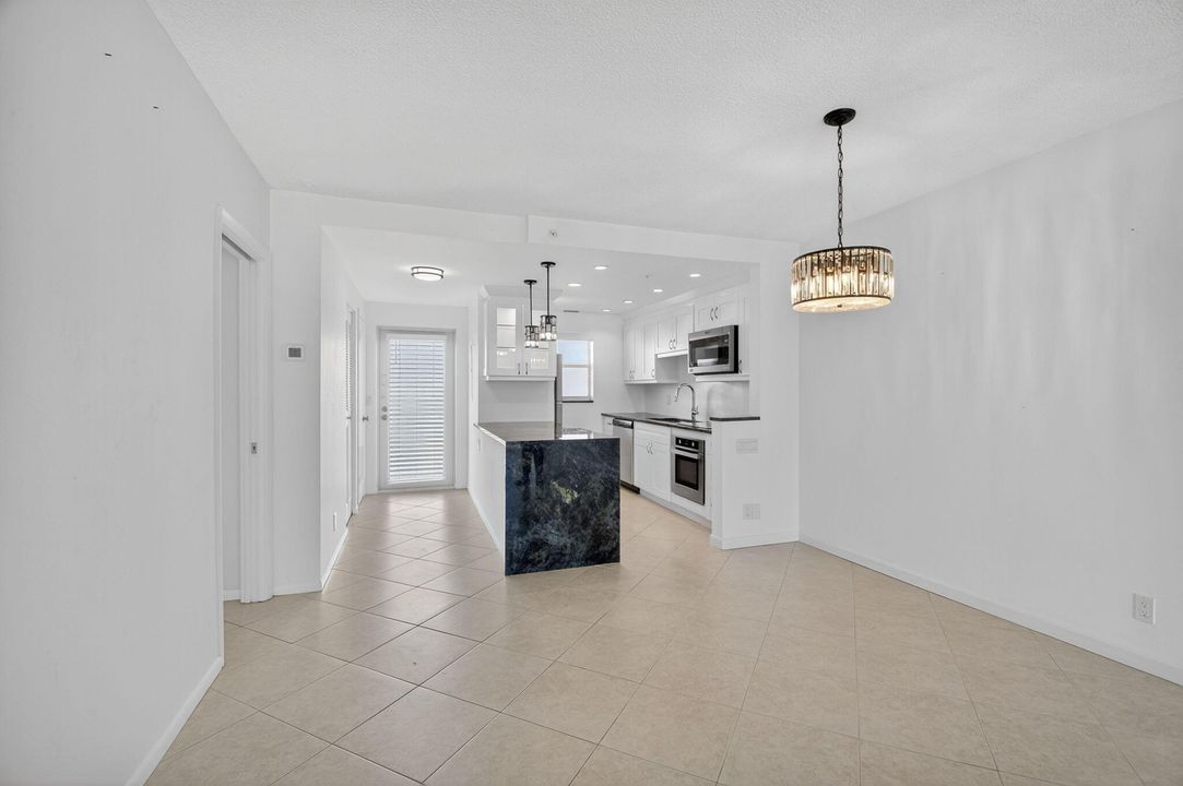 For Sale: $674,900 (2 beds, 2 baths, 988 Square Feet)