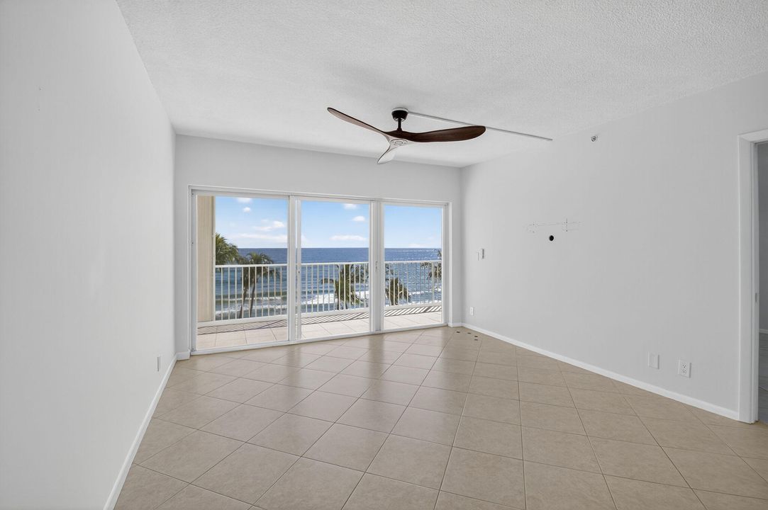 For Sale: $674,900 (2 beds, 2 baths, 988 Square Feet)