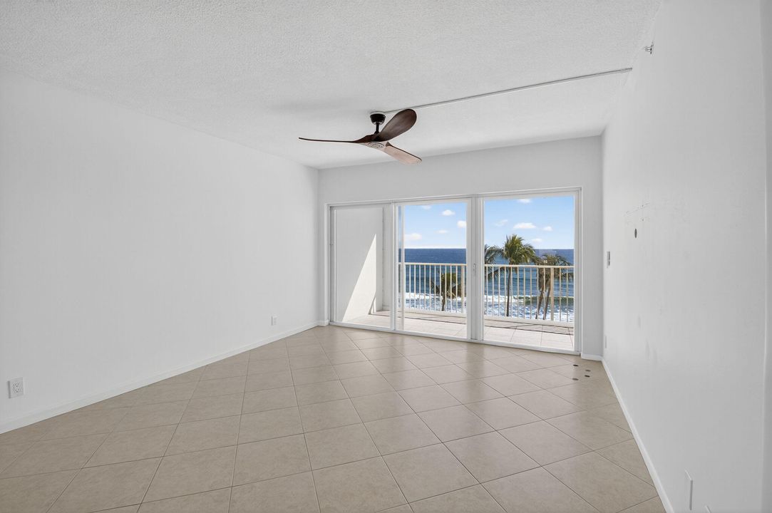 For Sale: $674,900 (2 beds, 2 baths, 988 Square Feet)