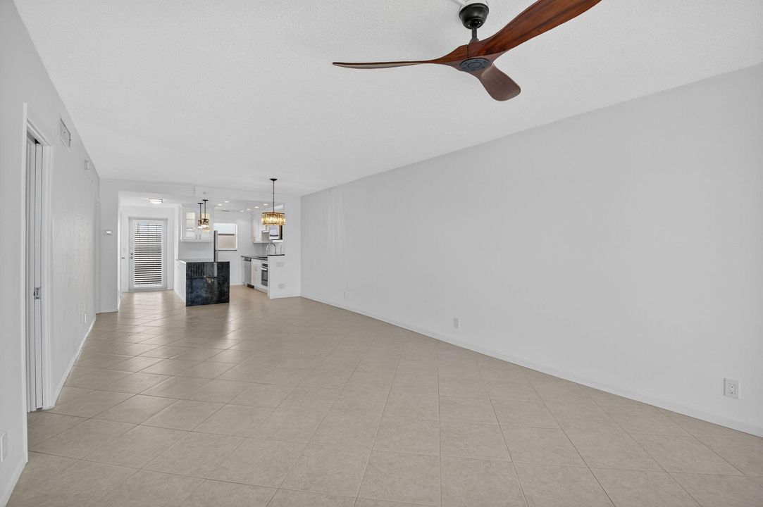 For Sale: $674,900 (2 beds, 2 baths, 988 Square Feet)