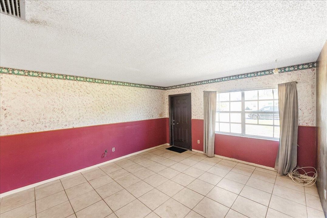 待售: $210,000 (3 贝兹, 1 浴室, 1053 平方英尺)