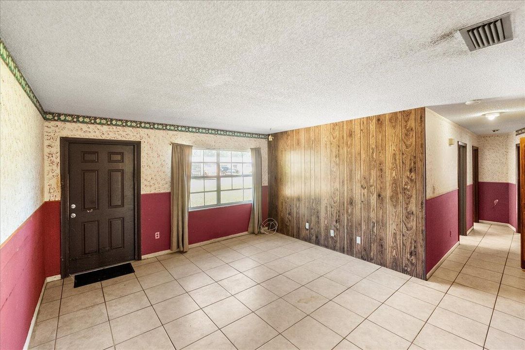 待售: $210,000 (3 贝兹, 1 浴室, 1053 平方英尺)