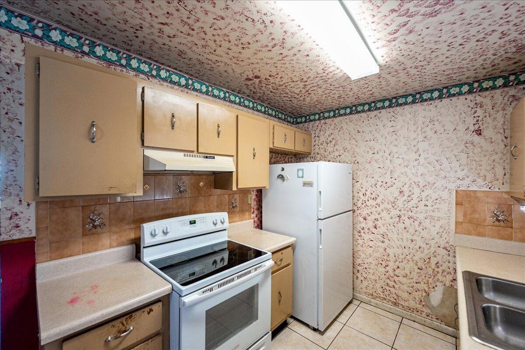 待售: $210,000 (3 贝兹, 1 浴室, 1053 平方英尺)