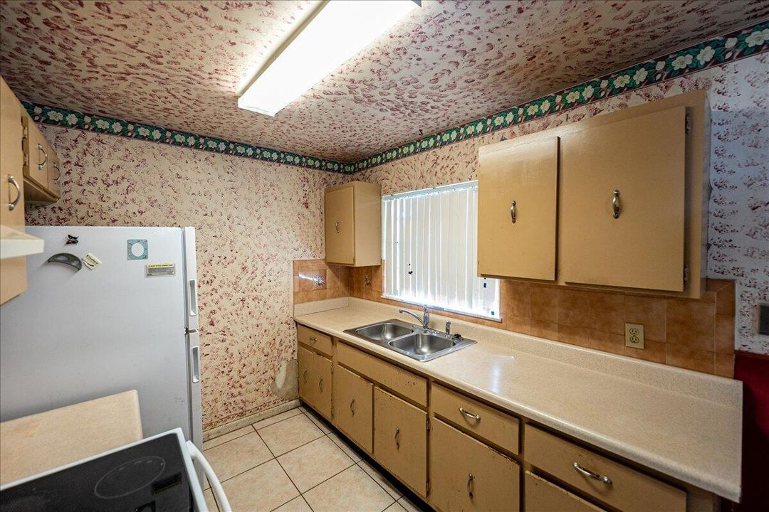 待售: $210,000 (3 贝兹, 1 浴室, 1053 平方英尺)